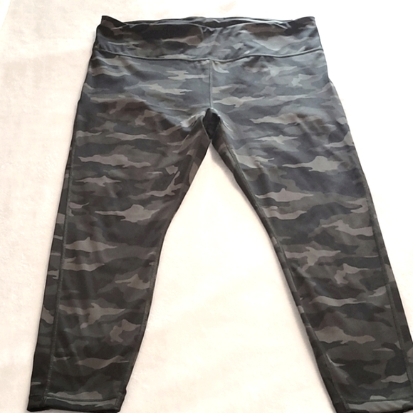 Like New! Ultimate 7/8 Tight Olive Camo - Picture 2 of 10